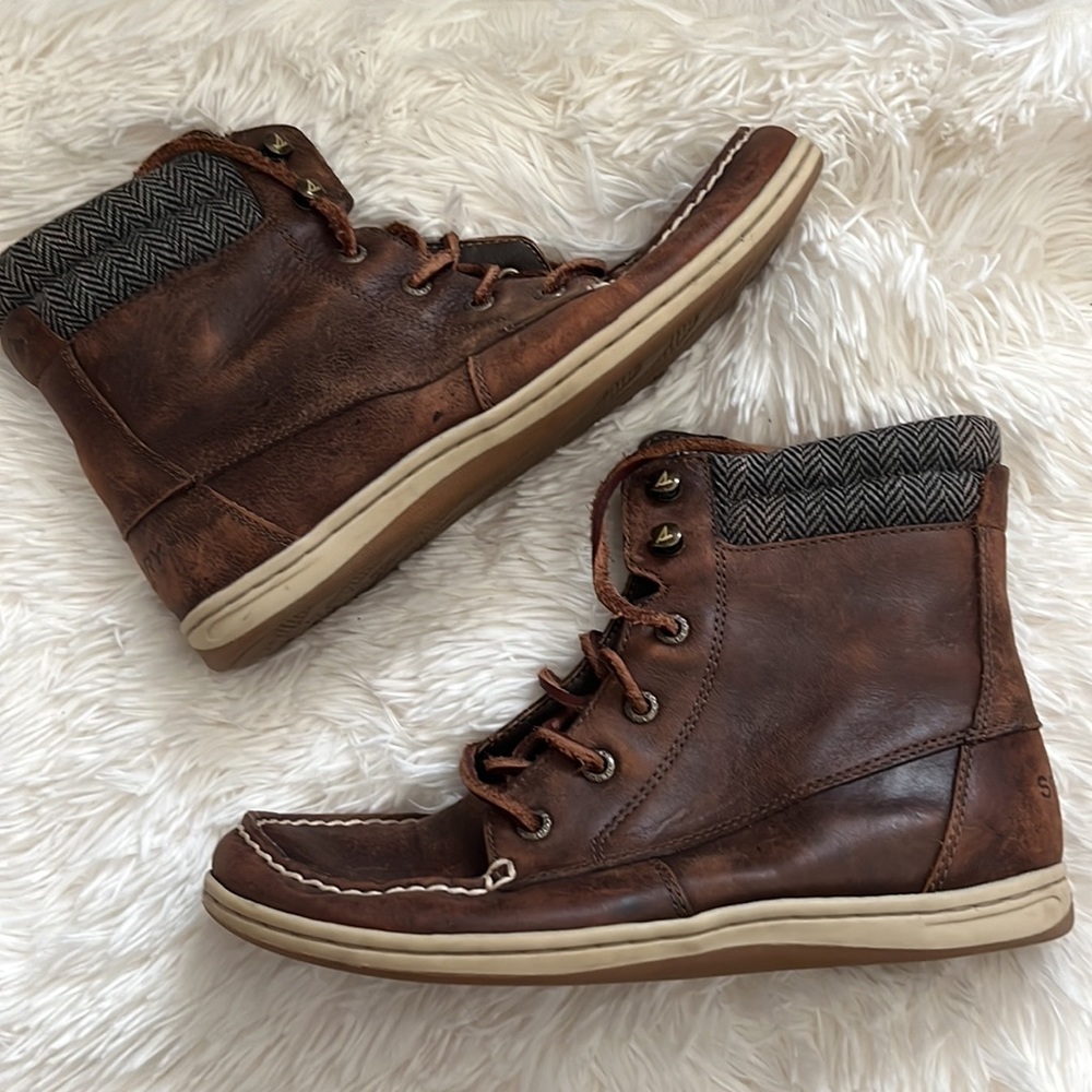 Sperry boot